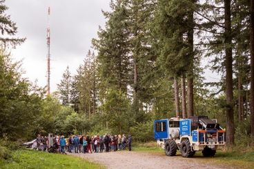 Tromm-Exkursion 2024 - Erklärungen am Waldrand